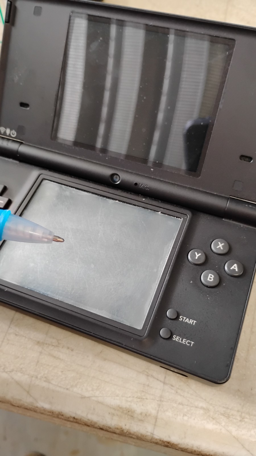 Nintendo DSi Handheld System Black w/ Stylus