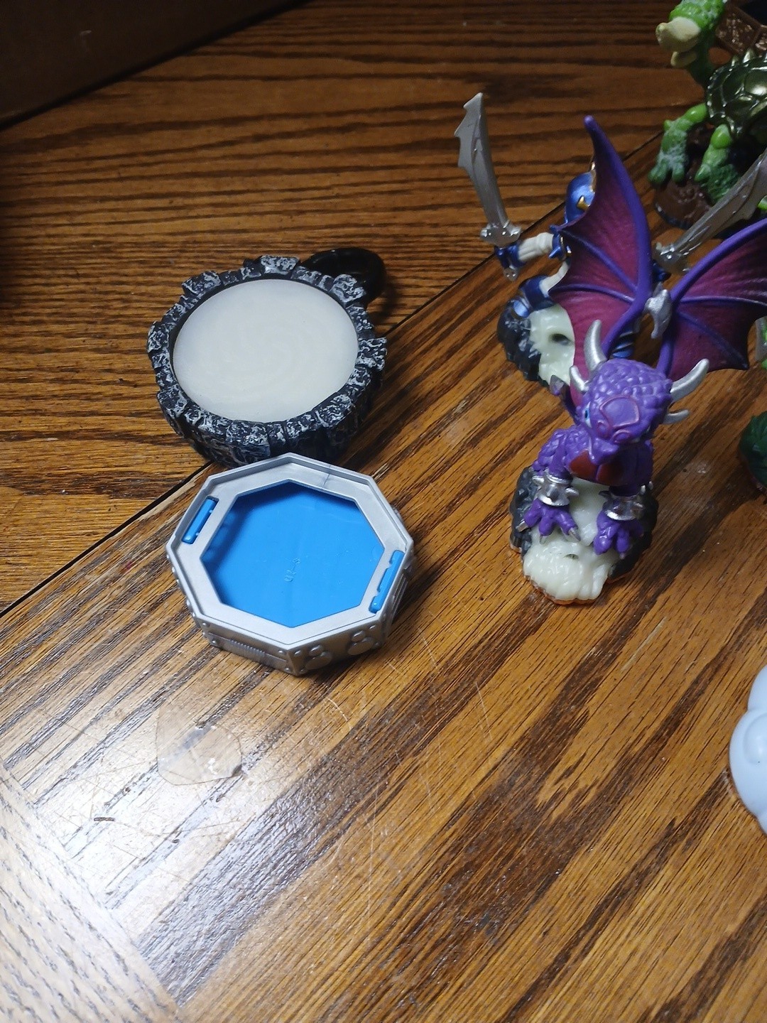 Skylanders Lot of 19 Figures, 2 Traps & Traptanium Portal – Trap Team Giants