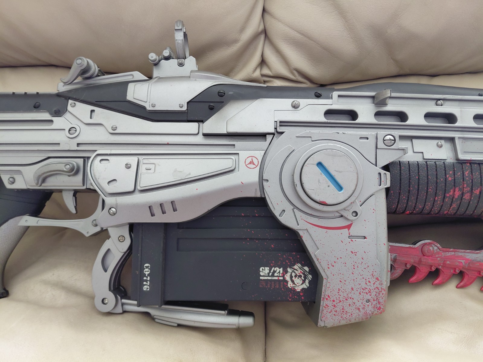 NECA Gears Of War Lancer Replica 2008 – Bloody Lancer – 36″ Full Size Prop