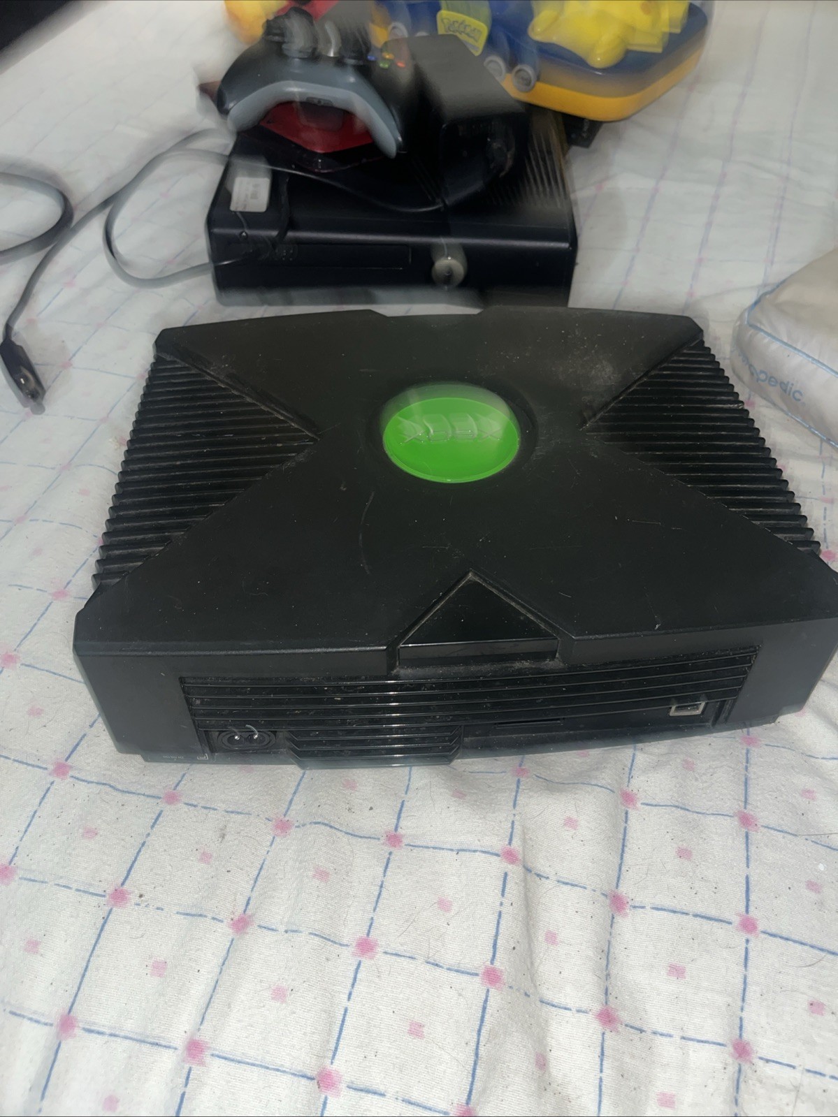 Microsoft Xbox Launch Edition 8GB Home Console – Black No Controller Turns on