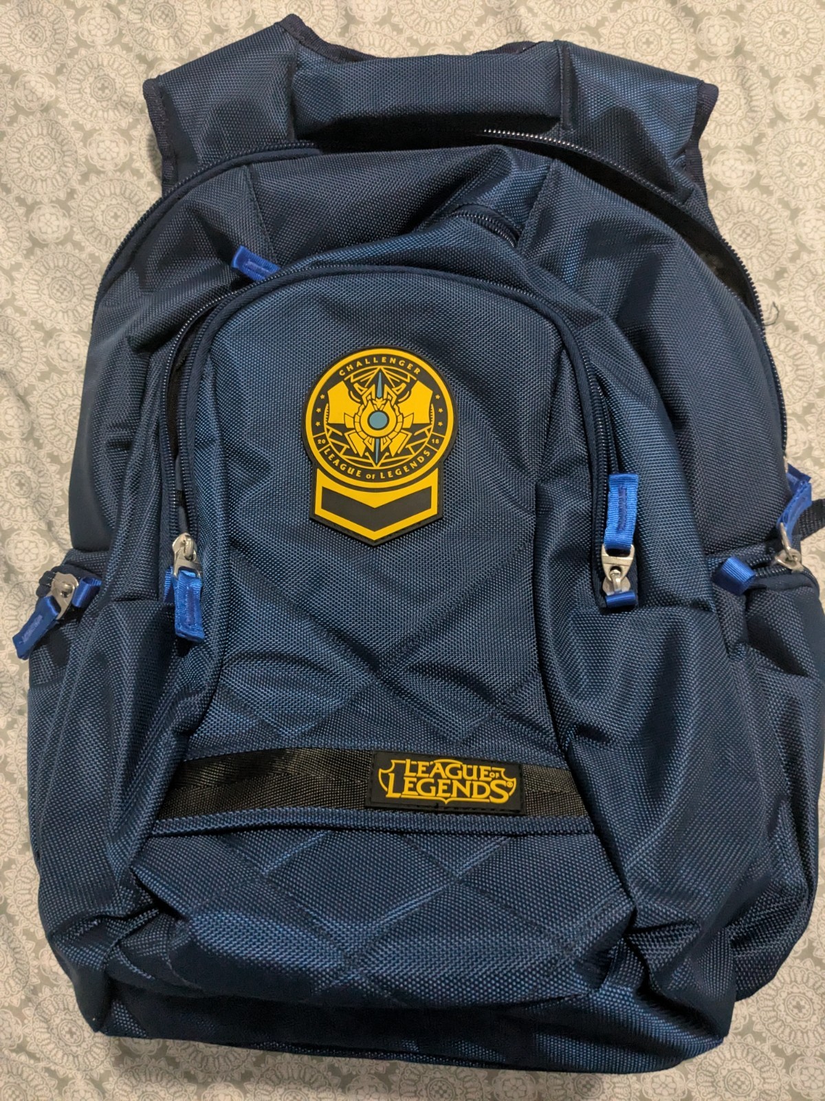 League of Legends (LoL) 2018 Challenger Reward . Grey Backpack