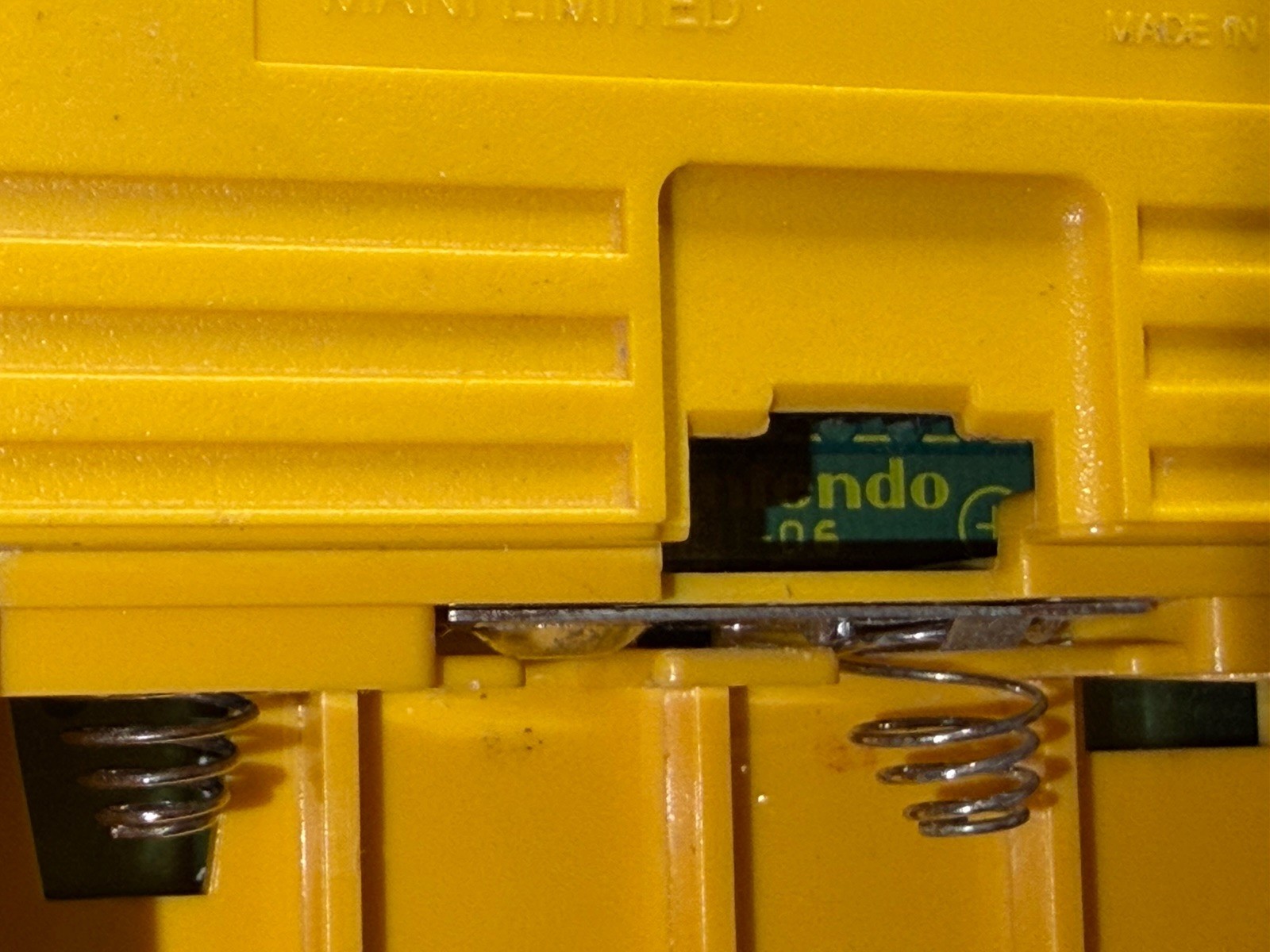 Extremely Rare Yellow Nintendo Game Boy DMG MANI Limited – 100% Authentic