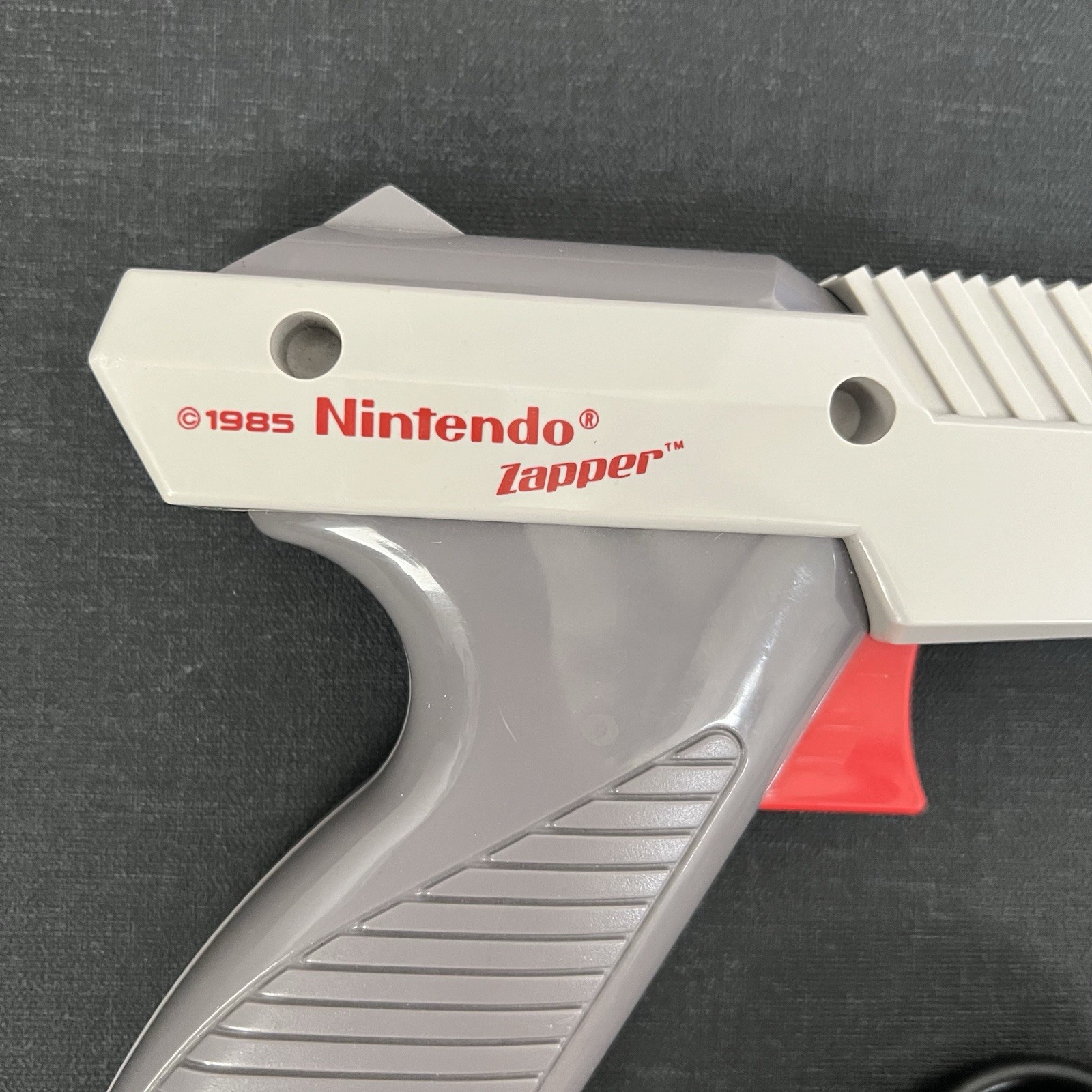 Authentic Nintendo NES Zapper Light Gun Gray NES-005 Original 1985 (OEM)