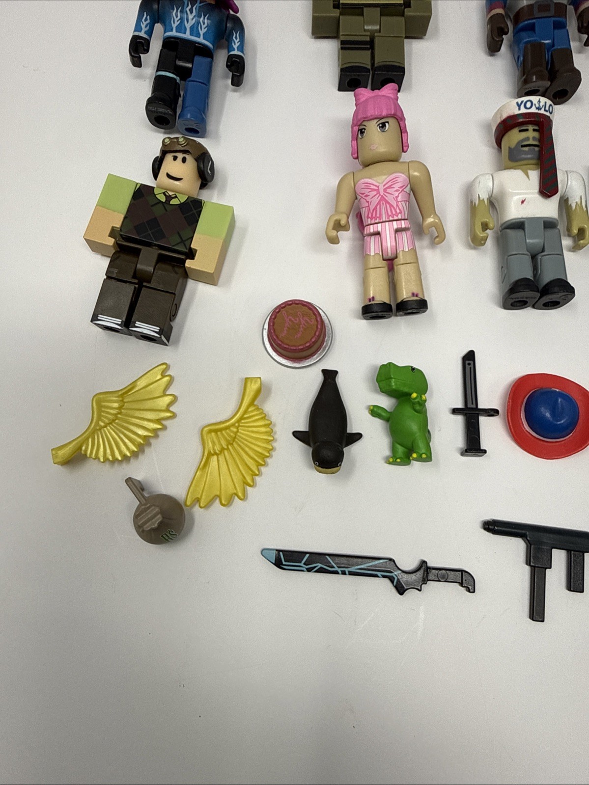 Roblox Mixed Lot of 15 Loose Figures Plus Some Accessories