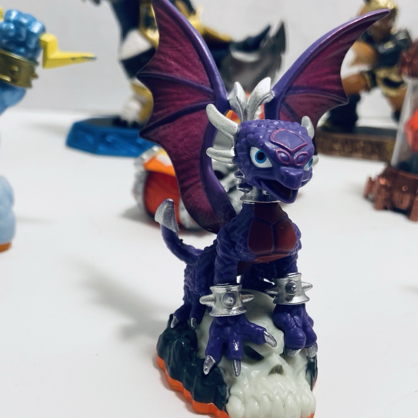Mixed bundled lot of 11 Skylanders Activision Toy action figures & Vehicles