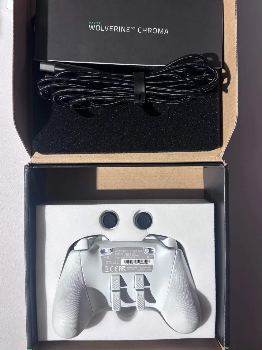 Razer Wolverine V2 Chroma Controller for Microsoft Xbox One/Series S/X – White