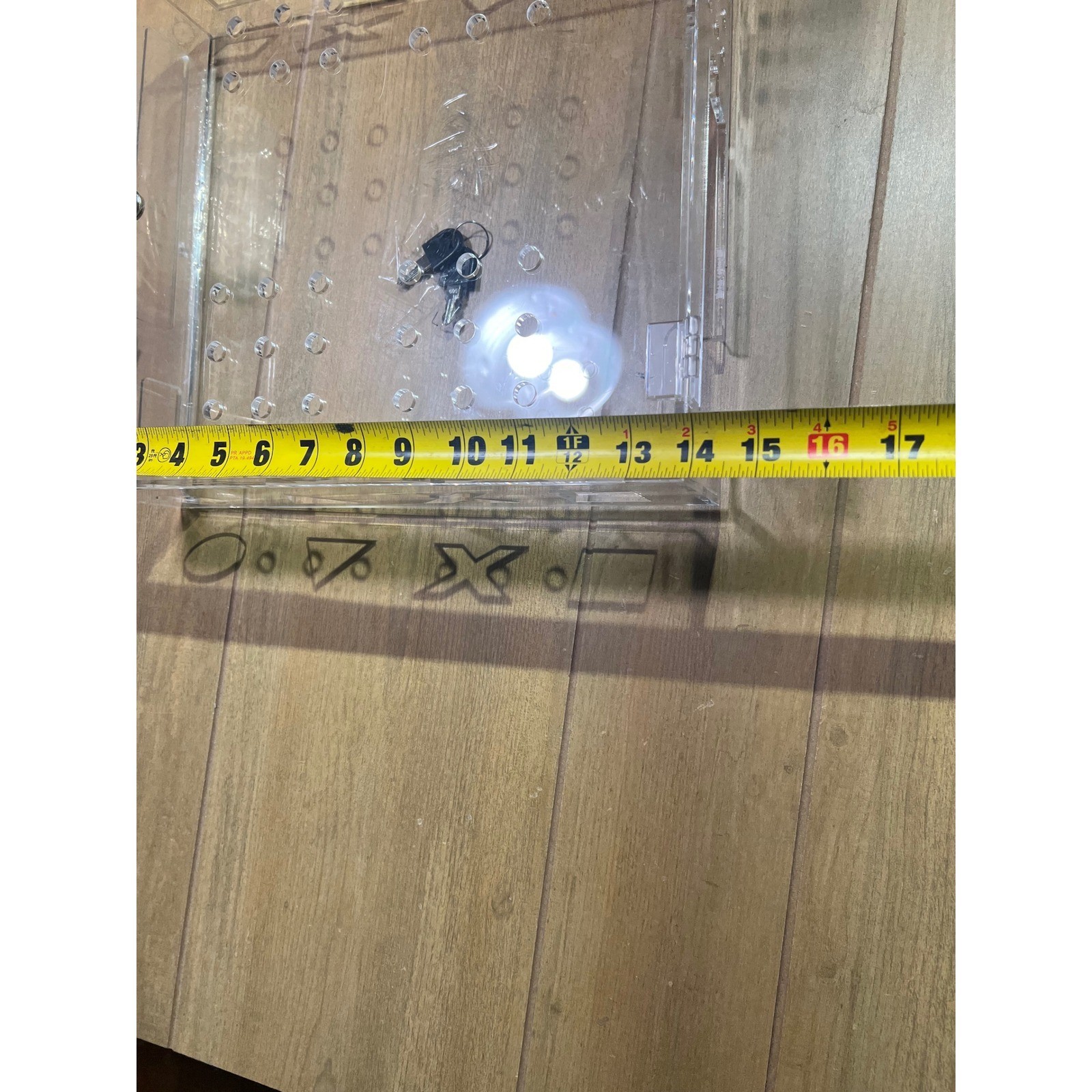 PlayStation 4 PS4 Acrylic Security Display Case with Lock and Keys Clear