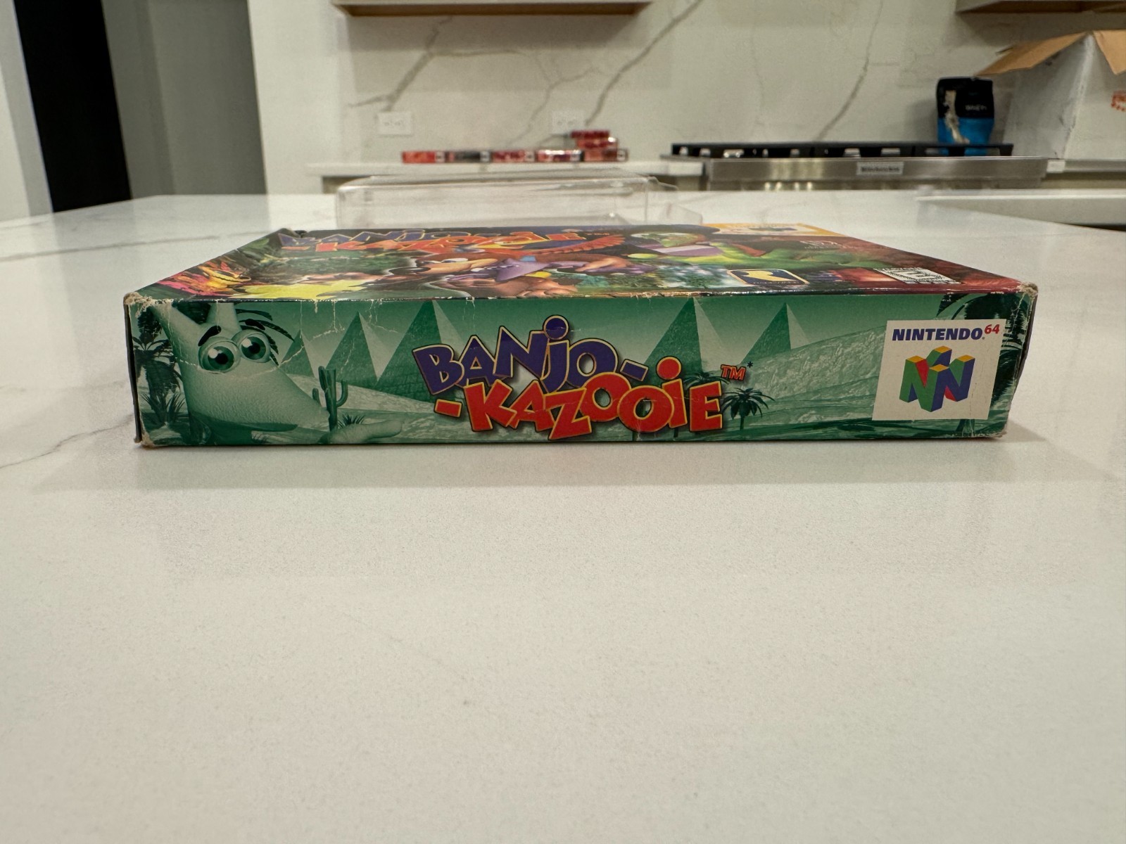 Banjo Kazooie Complete in box – great condition with protective covers