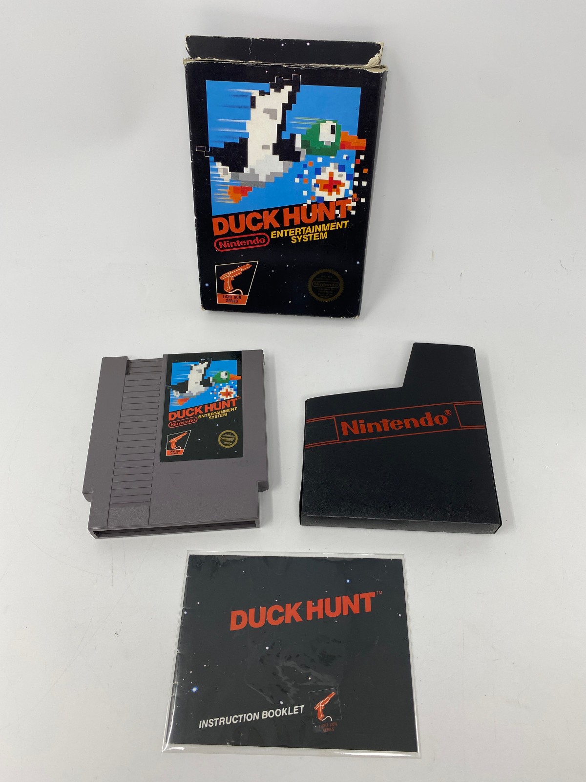 Duck Hunt Nintendo NES, 1985 5-Screw Unpunched Hangtab Complete CIB BLACK BOX