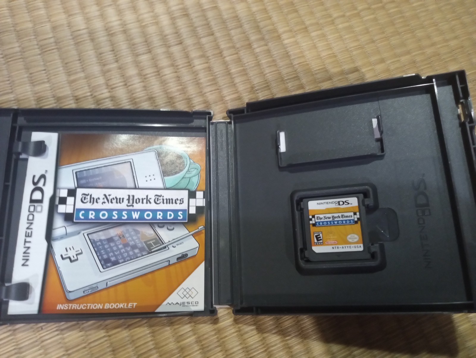 New York Times Crosswords (Nintendo DS, 2007) CIB manual, game, artwork,