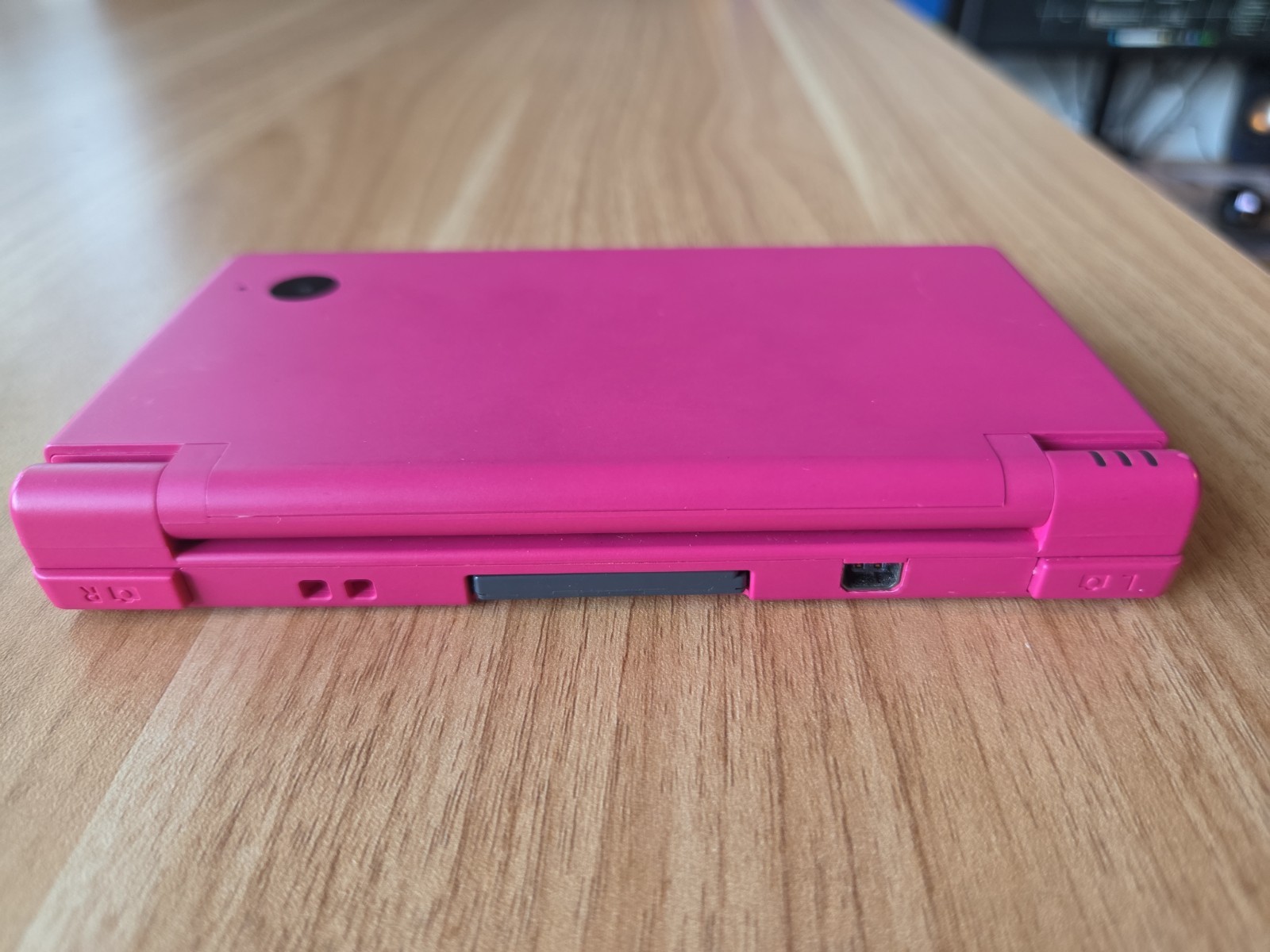 NINTENDO DSi CONSOLE WITH CHARGER HOT PINK Japan Region