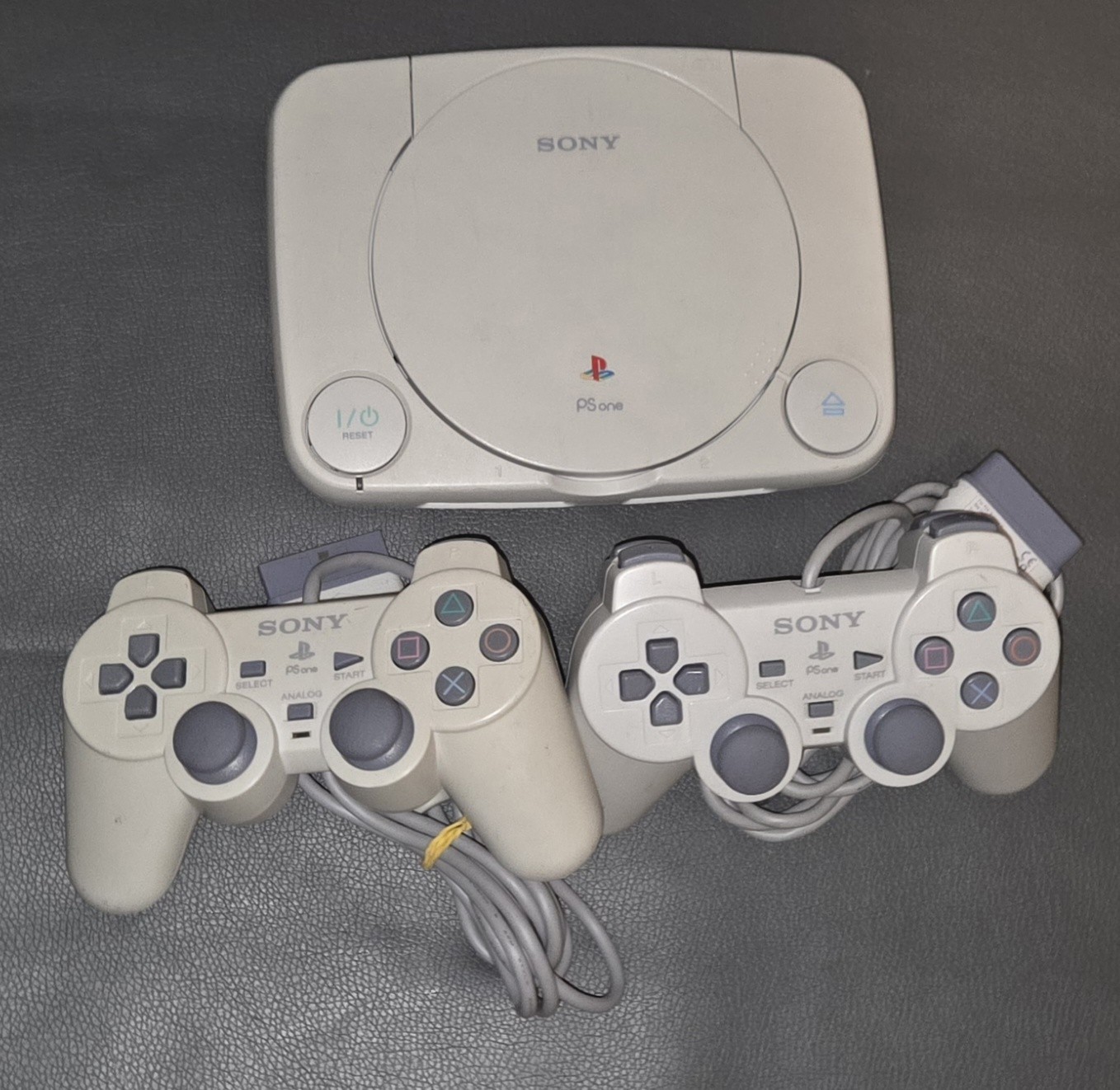 Playstation 1 PS1 Model SCPH-101 & 2 Controllers