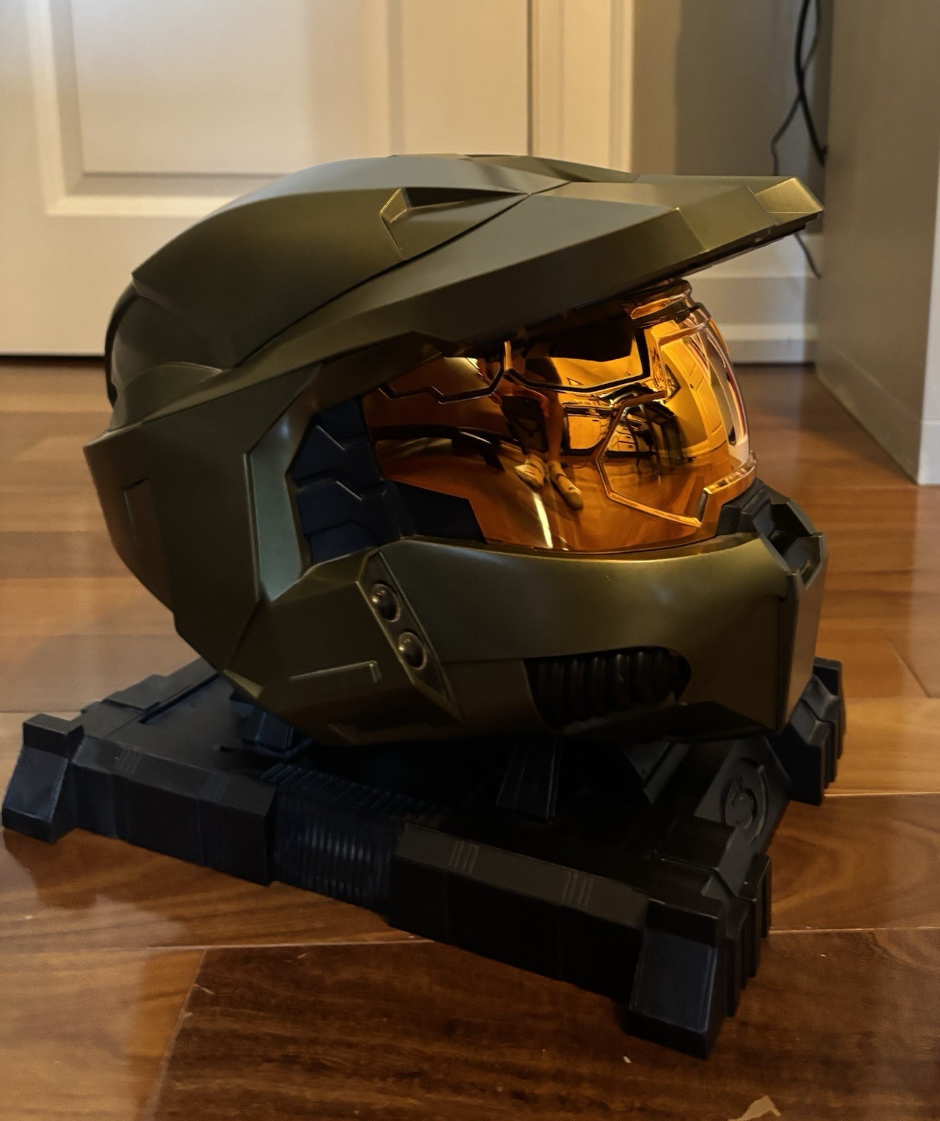 Halo 3 Legendary Edition Master Chief Helmet & Stand – No Game