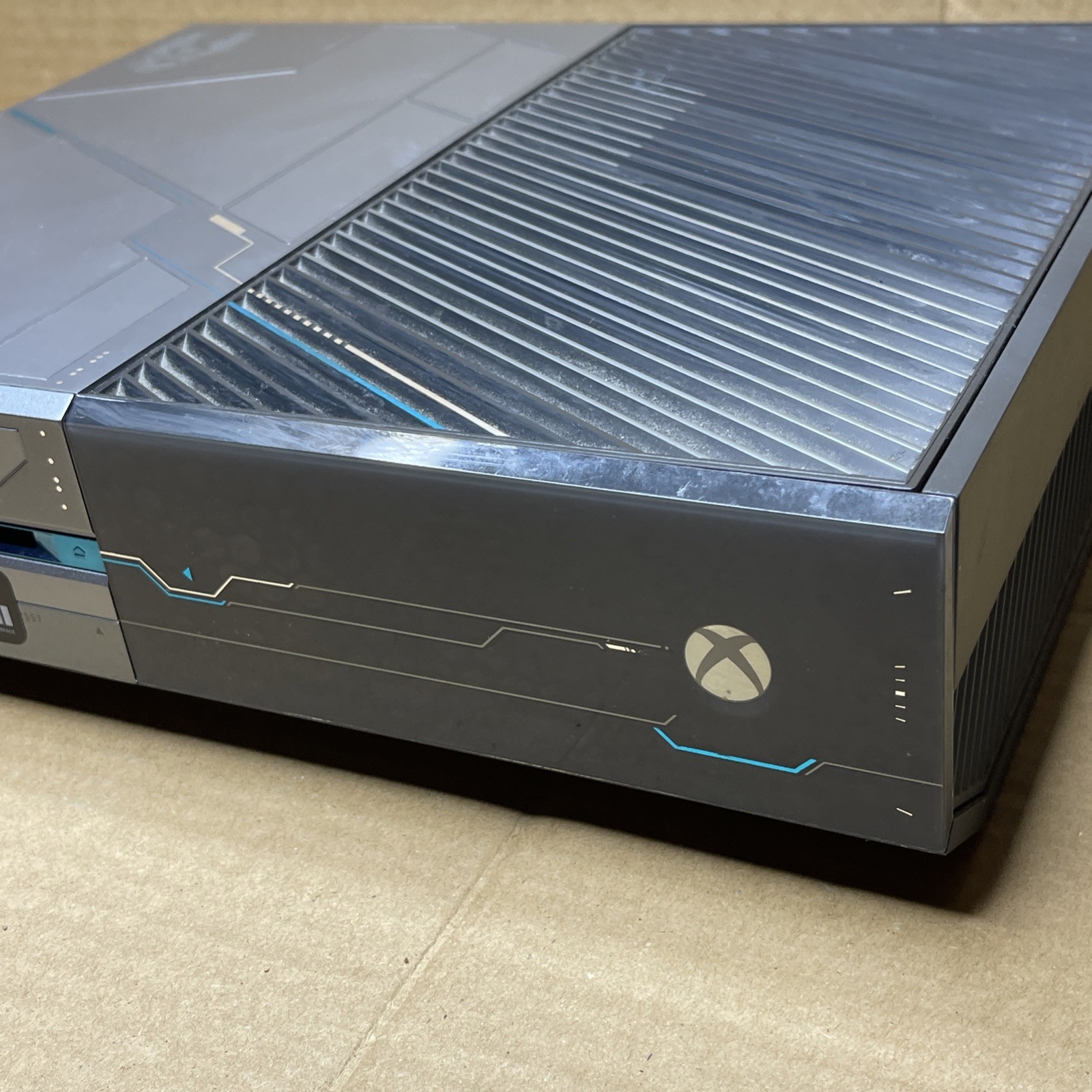 Microsoft Xbox One Halo 5 Guardians Limited Edition 1TB Console Model 1540