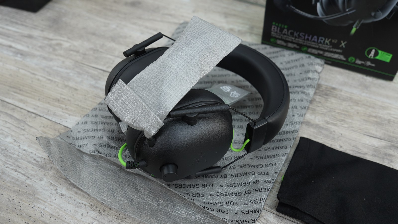 Razer Blackshark V2 X Gaming Headset – Black – Wired – Over-Ear/DAMGE BOX