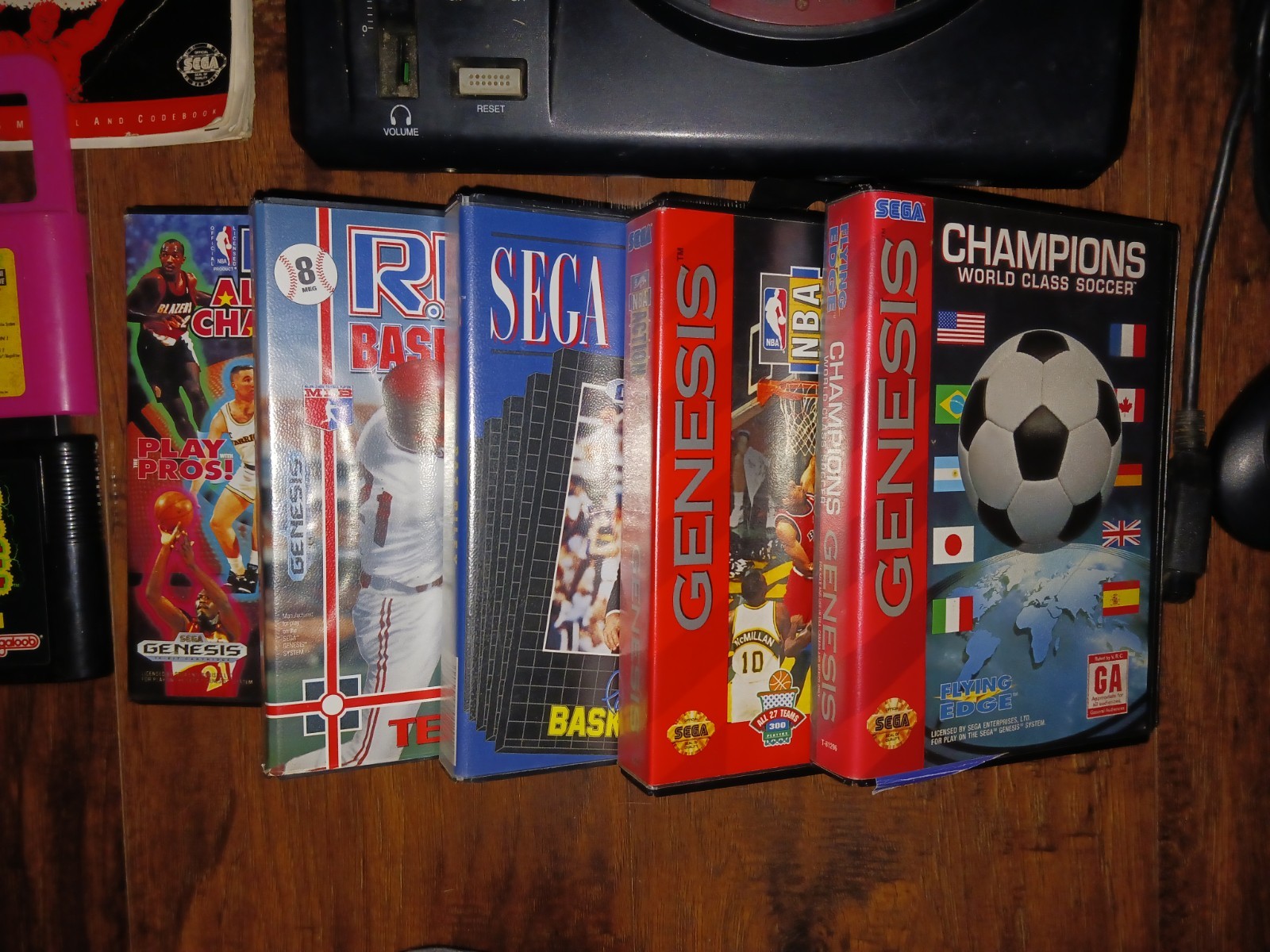 Sega Genesis System Model 1601 16 Bit Console Bundle NBA Mlb Soccer NFL Game Lot