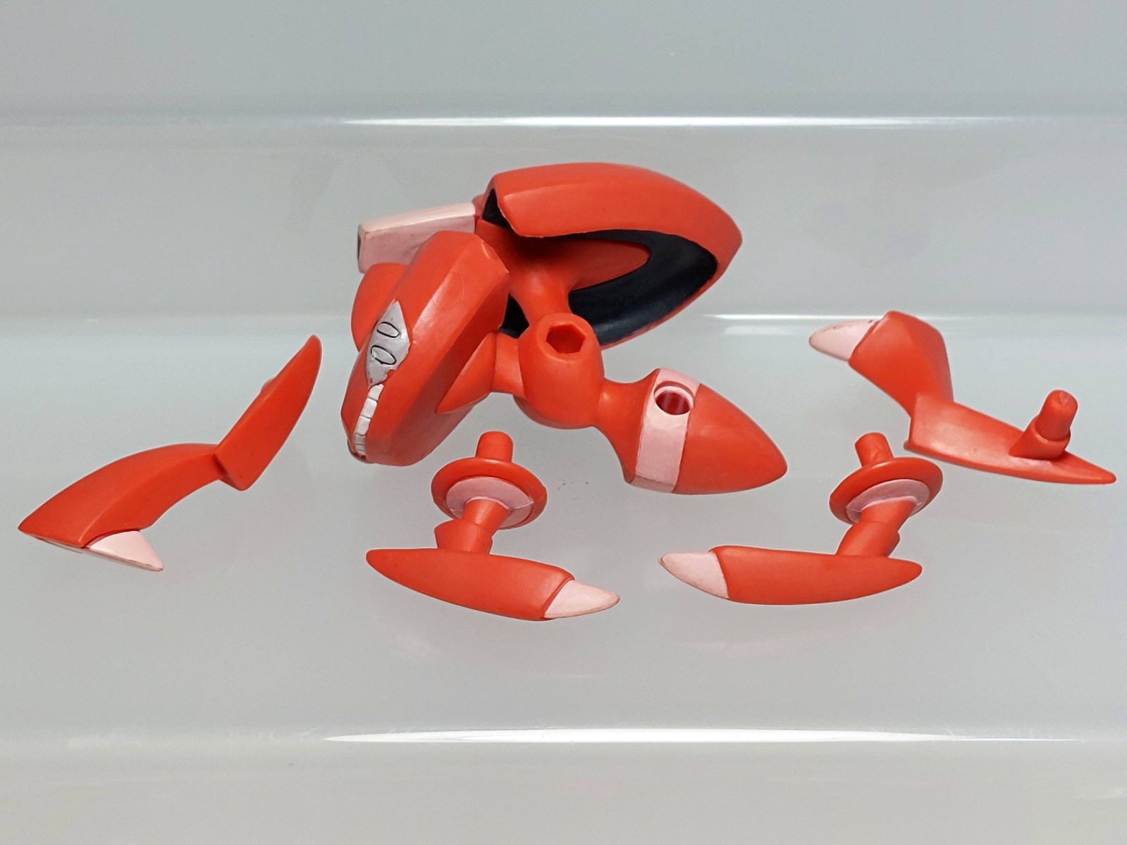 Shiny Red Genesect Pokemon Moncolle Monster Collection Figure Tomy E01 2.4in