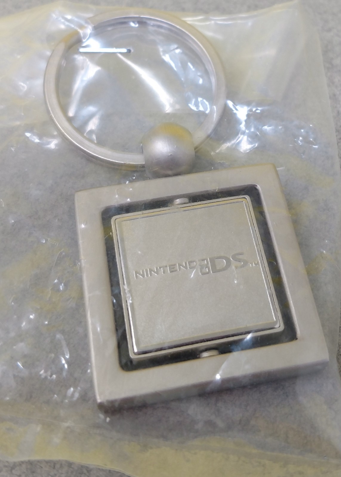 Rare Nintendo DS metal rotating keychain, zipper pull. 
