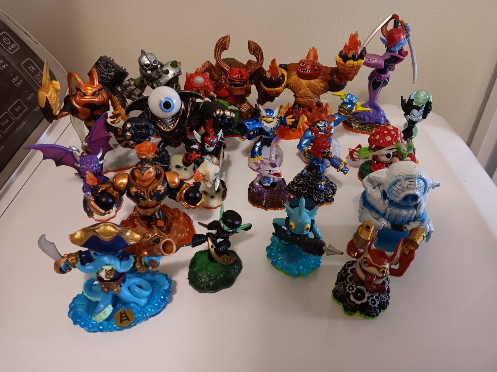 Skylanders mixed lot – 20 figures Spyro’s Adventure, Giants, Swap Force