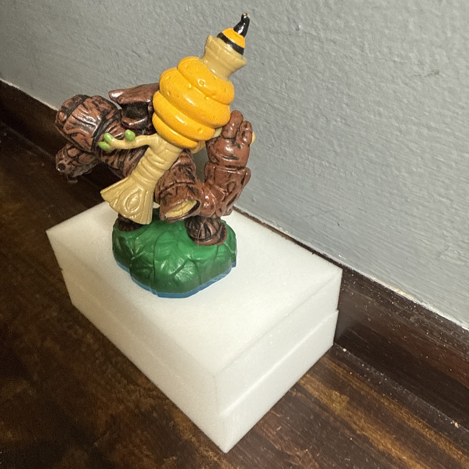 Skylanders Swap Force Lightcore Bumble Blast Figure – Activision 2013