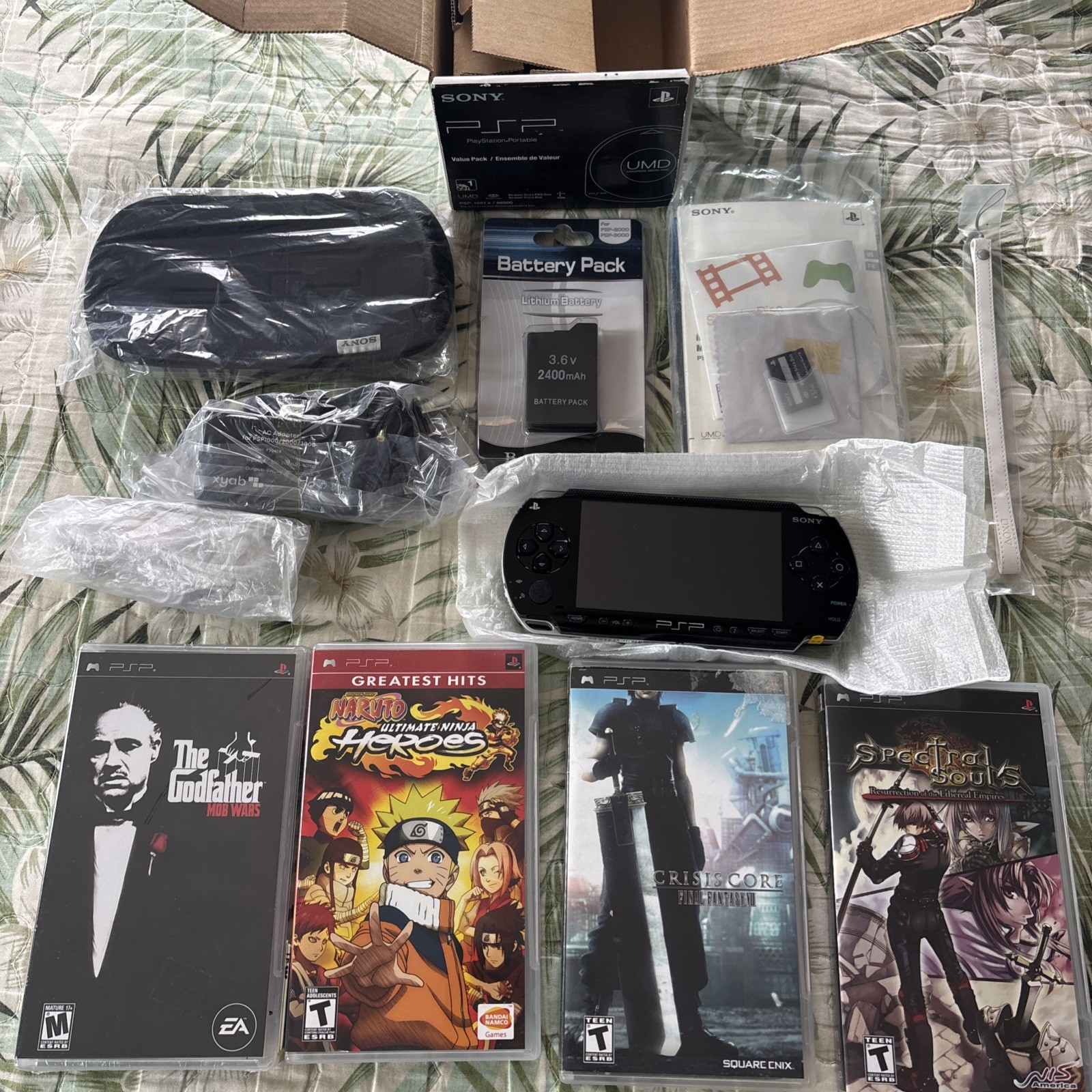 Sony PSP-1001 K Black Value Pack Handheld System New And Mint W/ Games Bundle