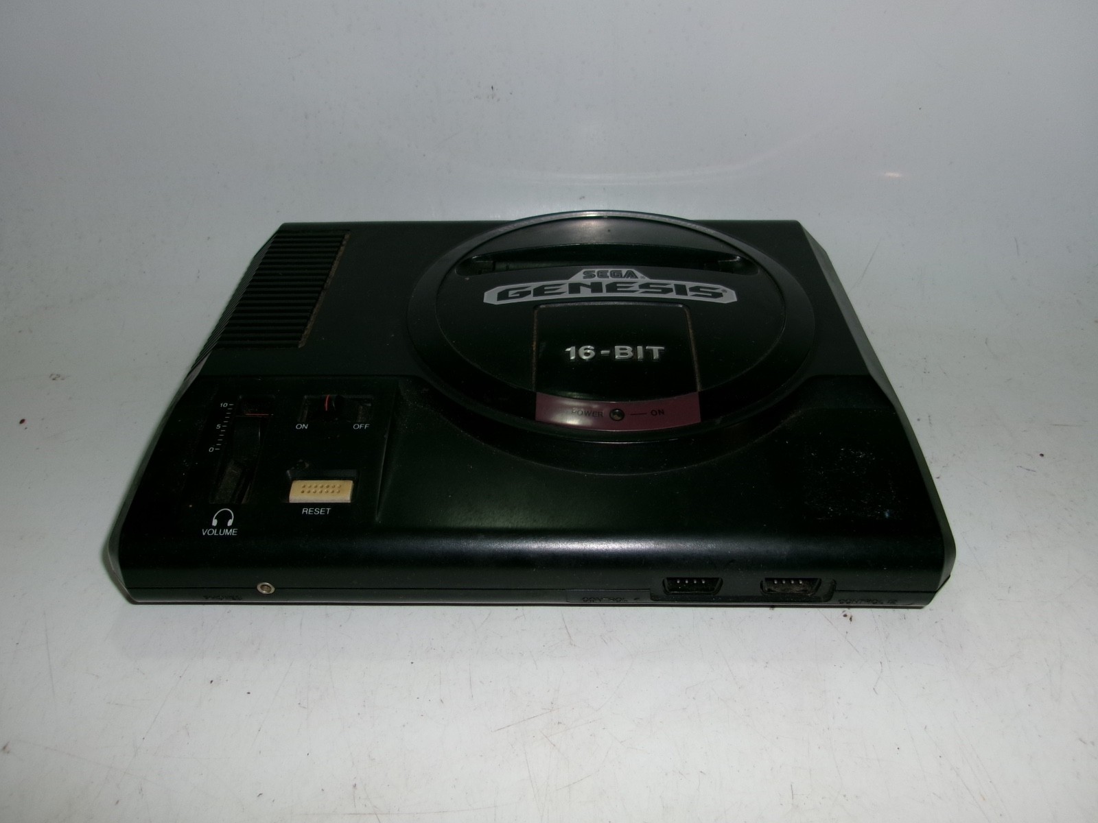 Sega Genesis 16‑Bit Model 1601 Console Only – Tested Working – Wear & Dust
