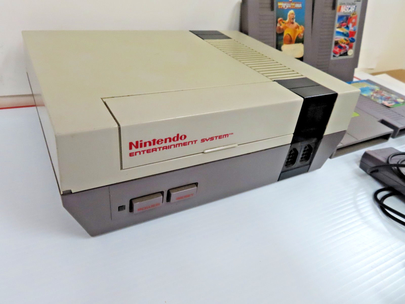 REGULAR NINTENDO VIDEO SYSTEM CONSOLE COMPLETE + GAMES TESTED & WORKING NES-001