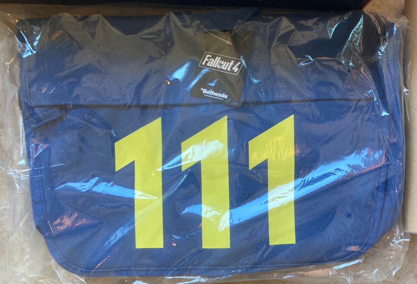 Fallout 4 x Loot Crate Limited Edition 2015 Bundle (Size: 3XL) Bethesda