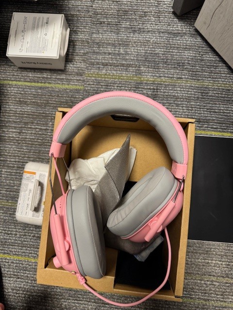 Razer BlackShark V2 X Wired Gaming Headset for Xbox, PC, PS5, PS4 in Quartz Pink