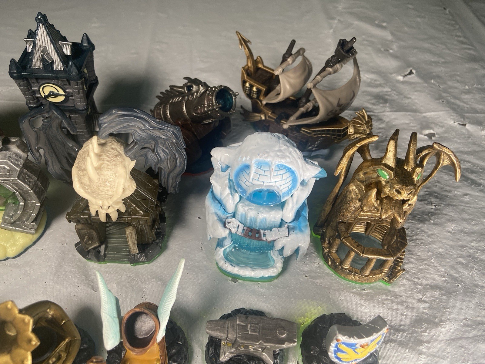 Skylanders Item Lot – 20 Items – Sheep Wreck Island, Spyro, & Empire Of Ice
