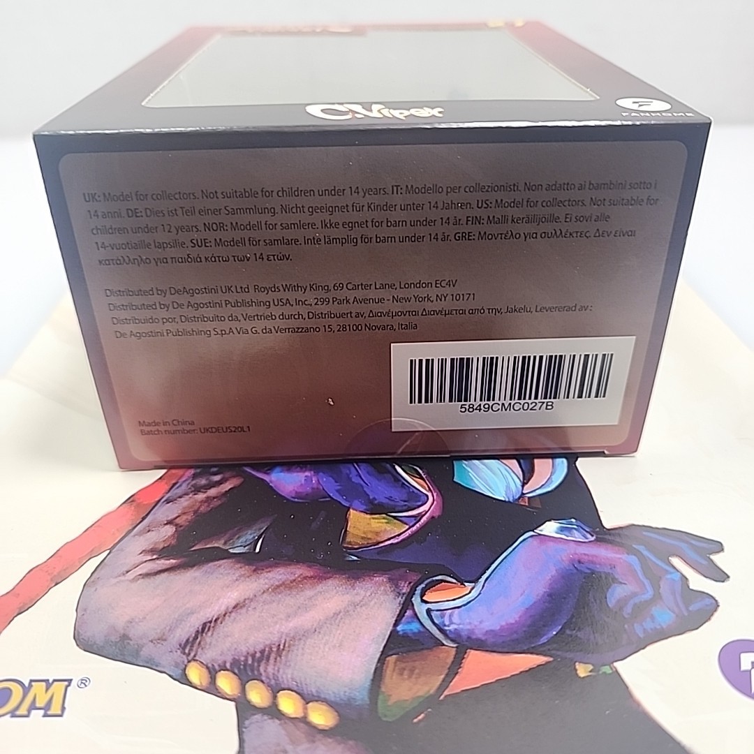 Street Fighter C.Viper Figurine 27 With Booklet Capcom Fanhome Video Game