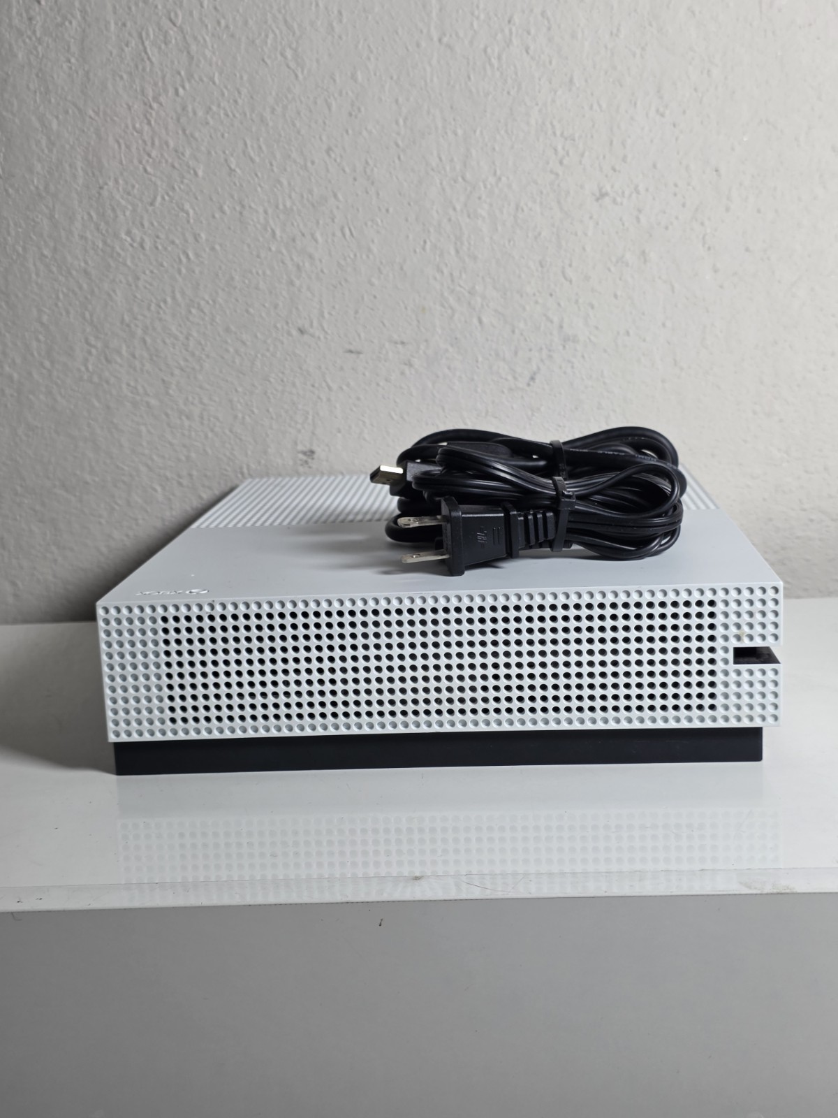 Microsoft Xbox One S (Model 1681) 500GB Gaming System Console W/ Wires Tested