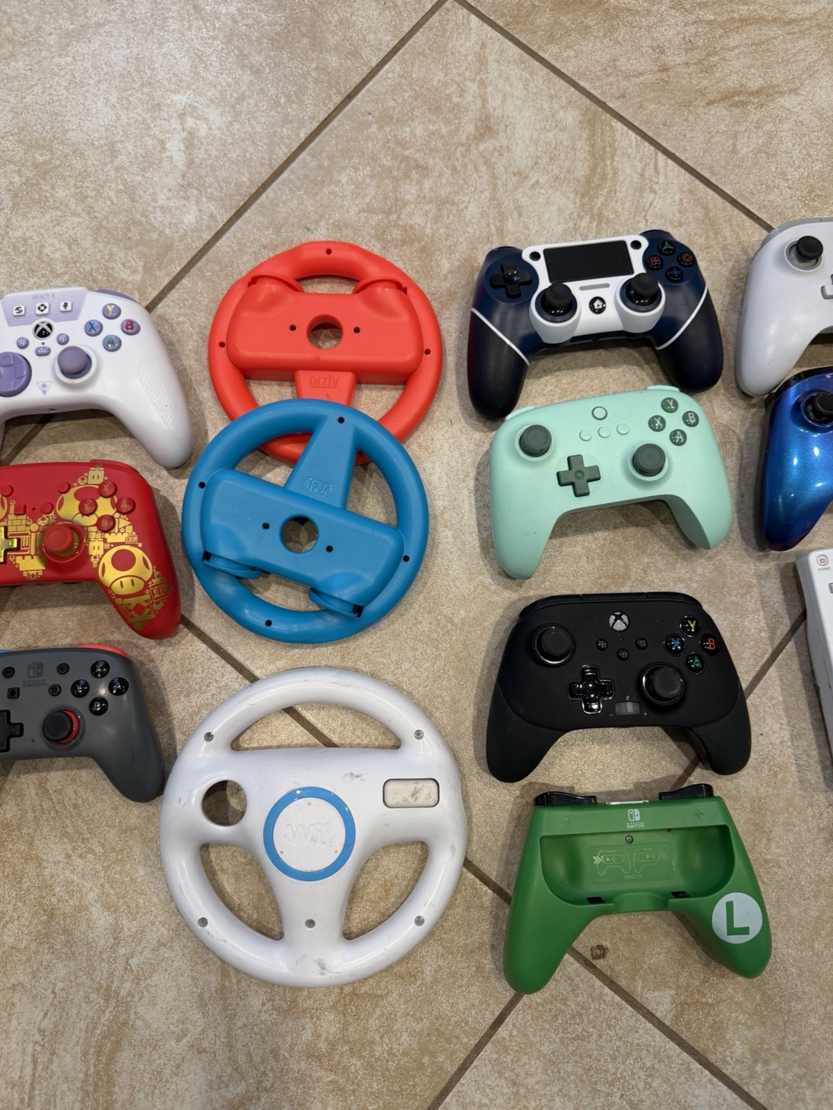 Lot Of 14 Xbox, Wii, Switch Controllers Various Colors Controllers PARTS ONLY