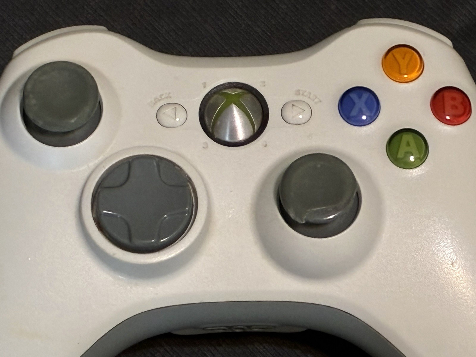 Microsoft Xbox 360 Wireless Controllers White, Lot of 3 Lights Up Untested Parts