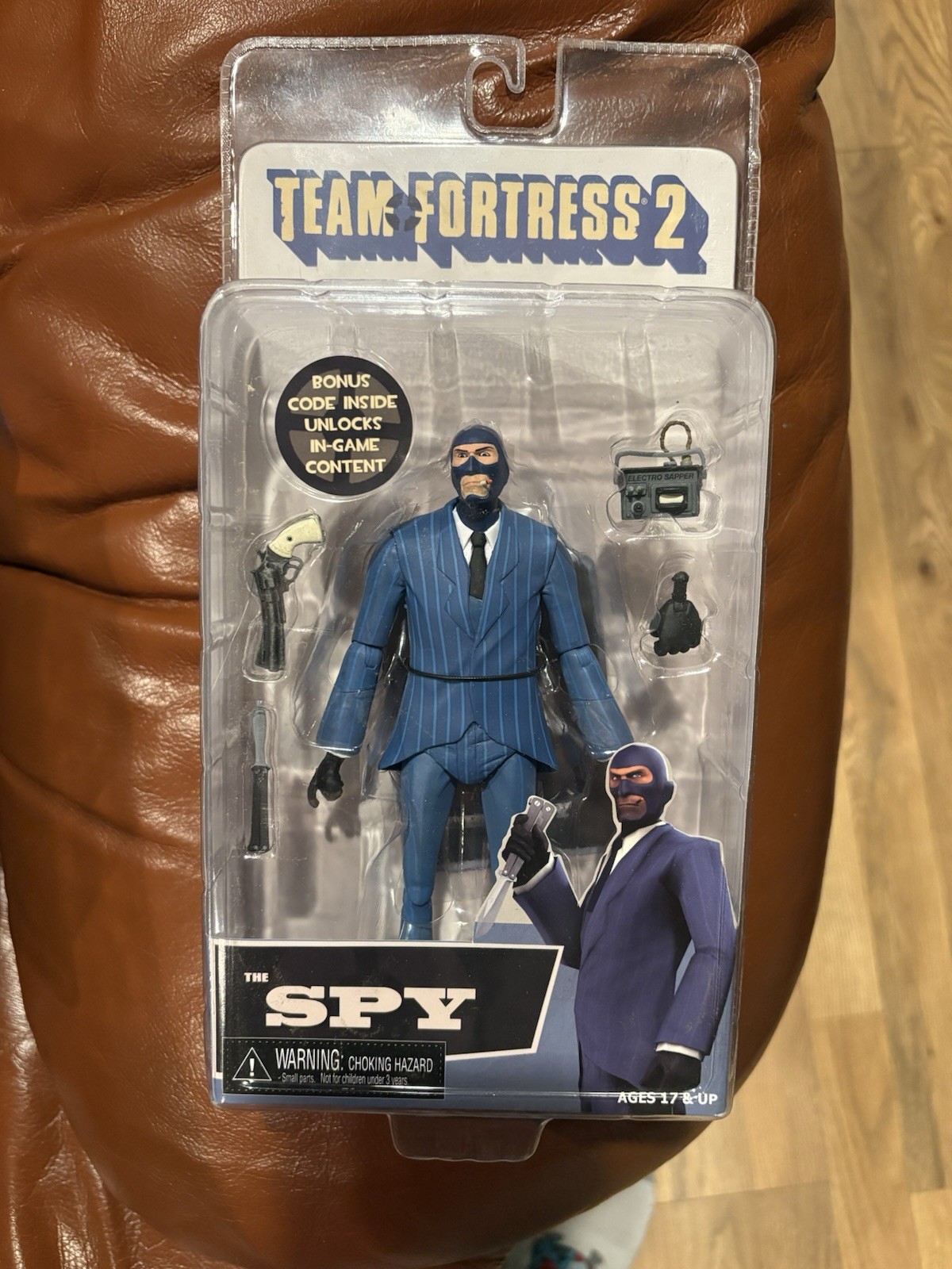 NECA Team Fortress 2 Spy & Sniper Action Figures Bonus Code In-Game Content(new)