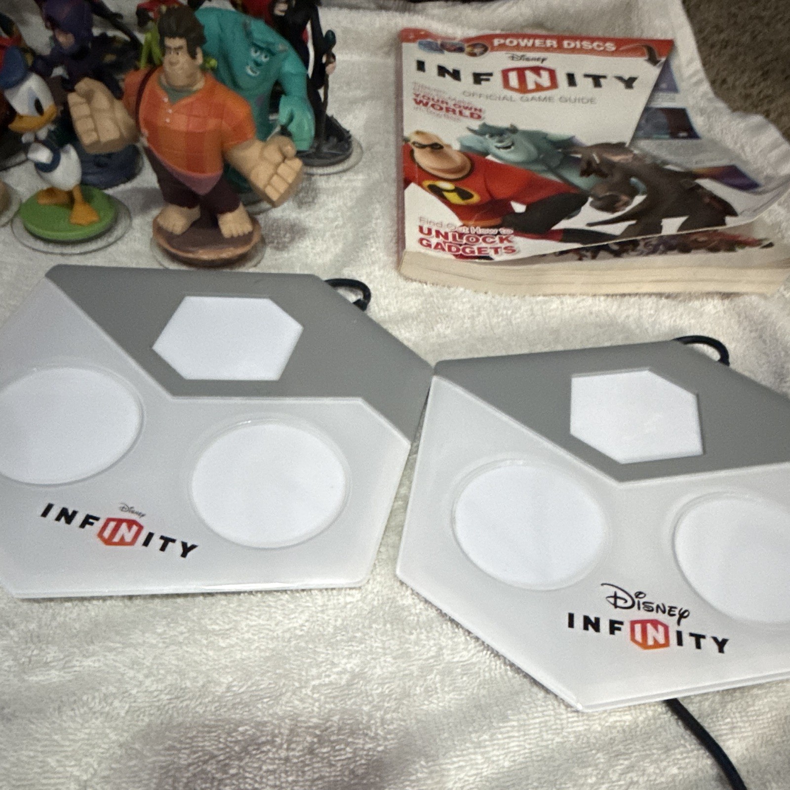 Disney Infinity 2.0 Xbox 360 Lot: Figures, Power Discs, 2 Base Portals + Game