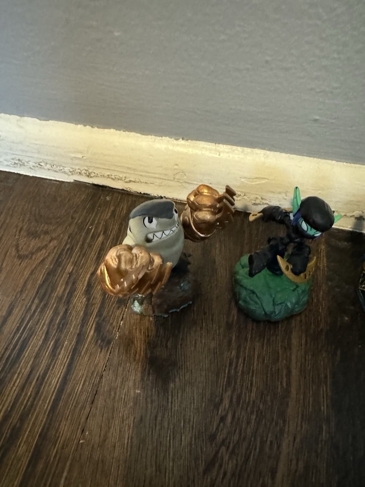 Skylanders Lot Of 4 Figures Dune Bug, Stealth Elf, Chop Chop, Knockout Terrafin