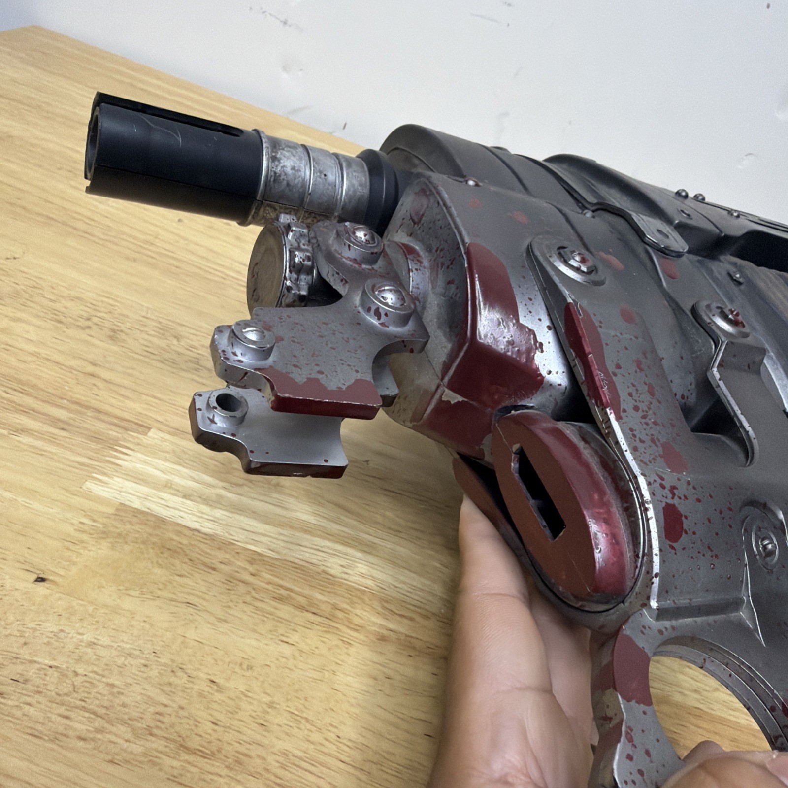 Official Gears Of War 3 Bloody Retro Lancer Neca Weapon Replica Missing Knife