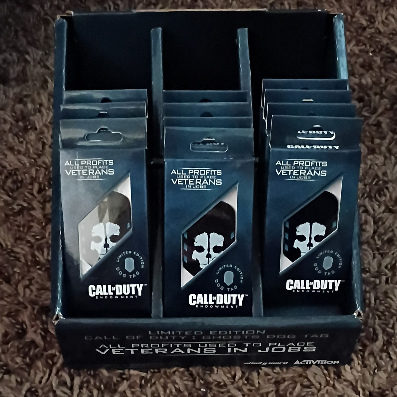 Call of Duty Display Box w/ 11 Dog Tag Endowment Ghosts Limited Edition Dog Tag