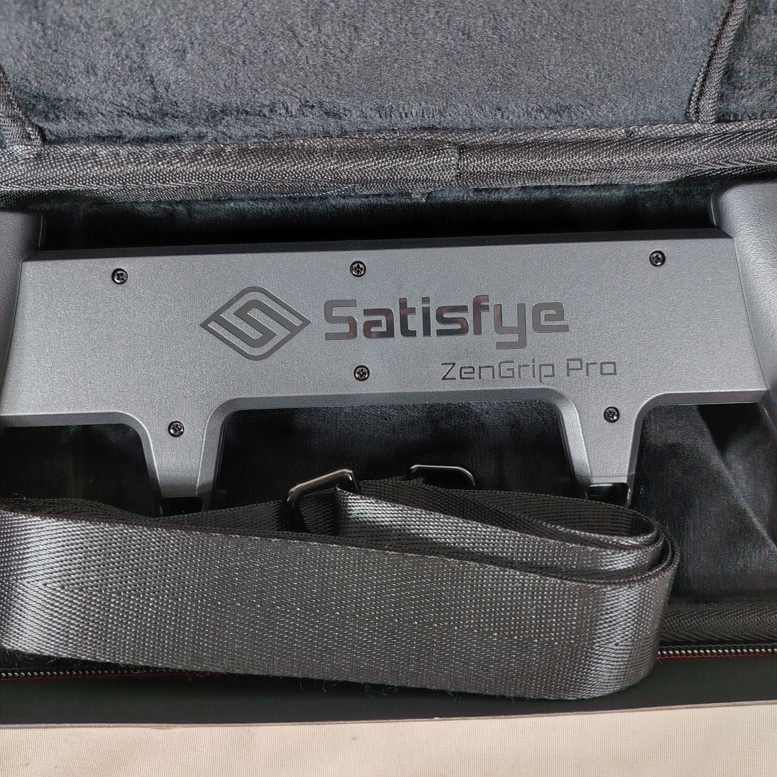 Satisfye ZenGrip Pro Slim Bundle – Open box- Great Condition – w/socks