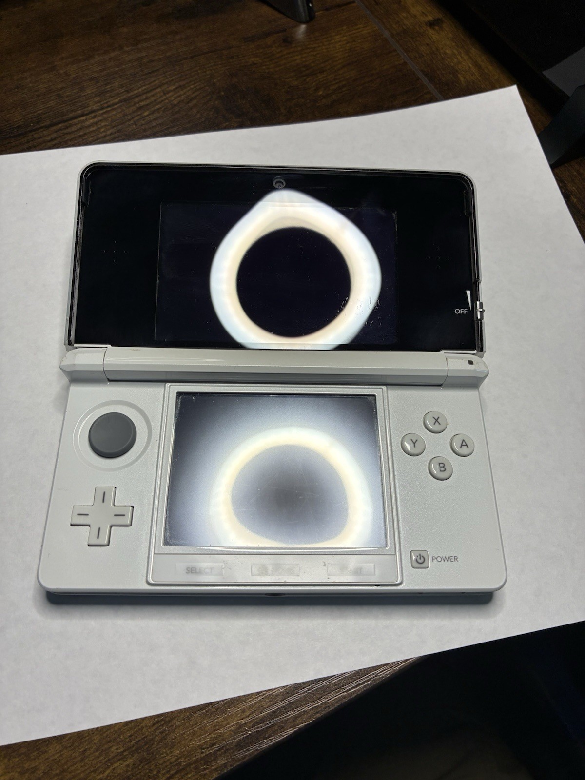 Nintendo Nintendo 3DS White Handheld System w/ Wi-Fi, Headphone Jack