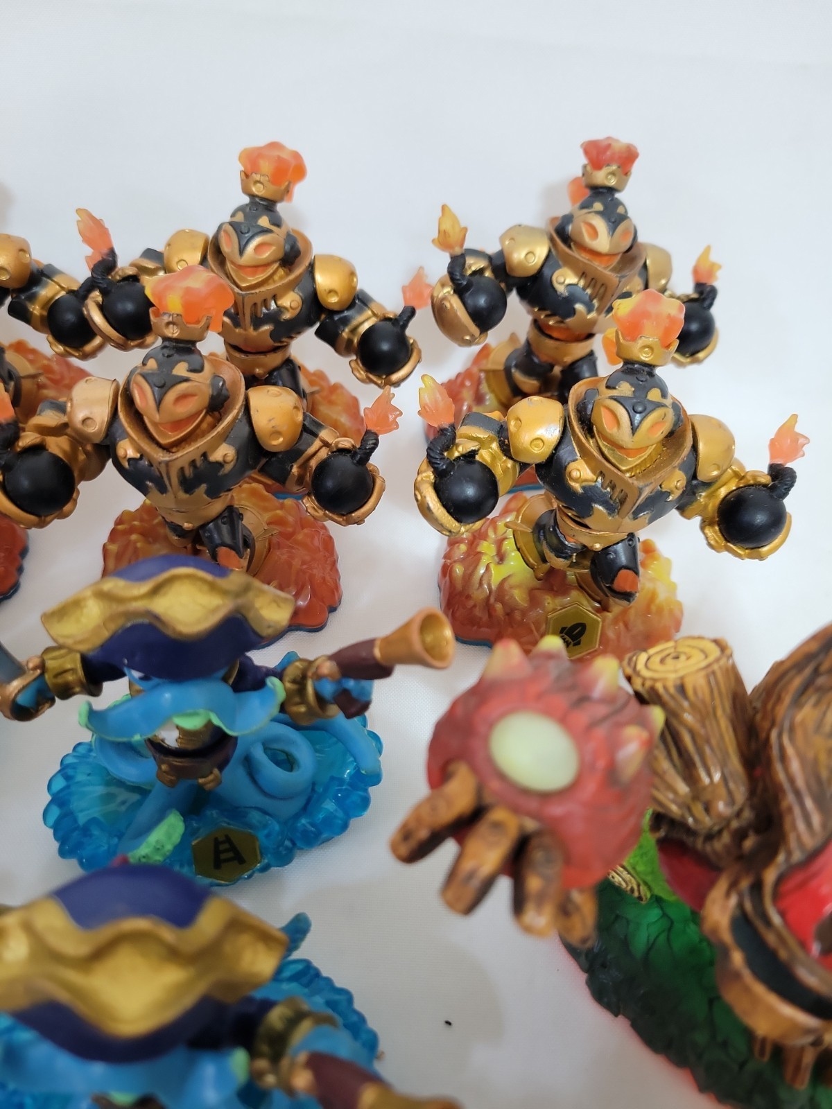 Activision Skylanders – Bulk Lot of 30 + Figures