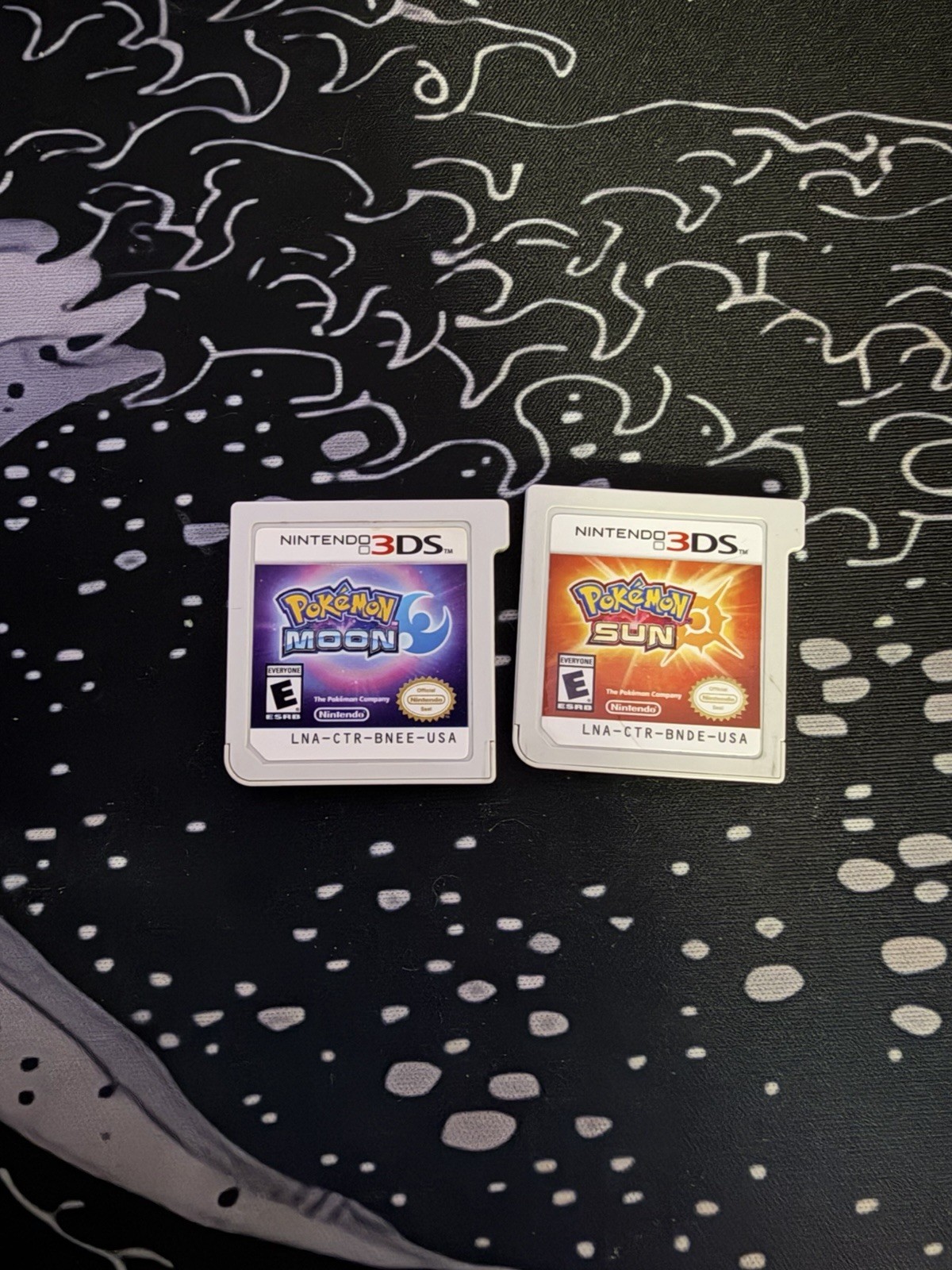 Nintendo 3DS XL RED/BLACK w/ Pokemon Sun & Moon (BUNDLE)