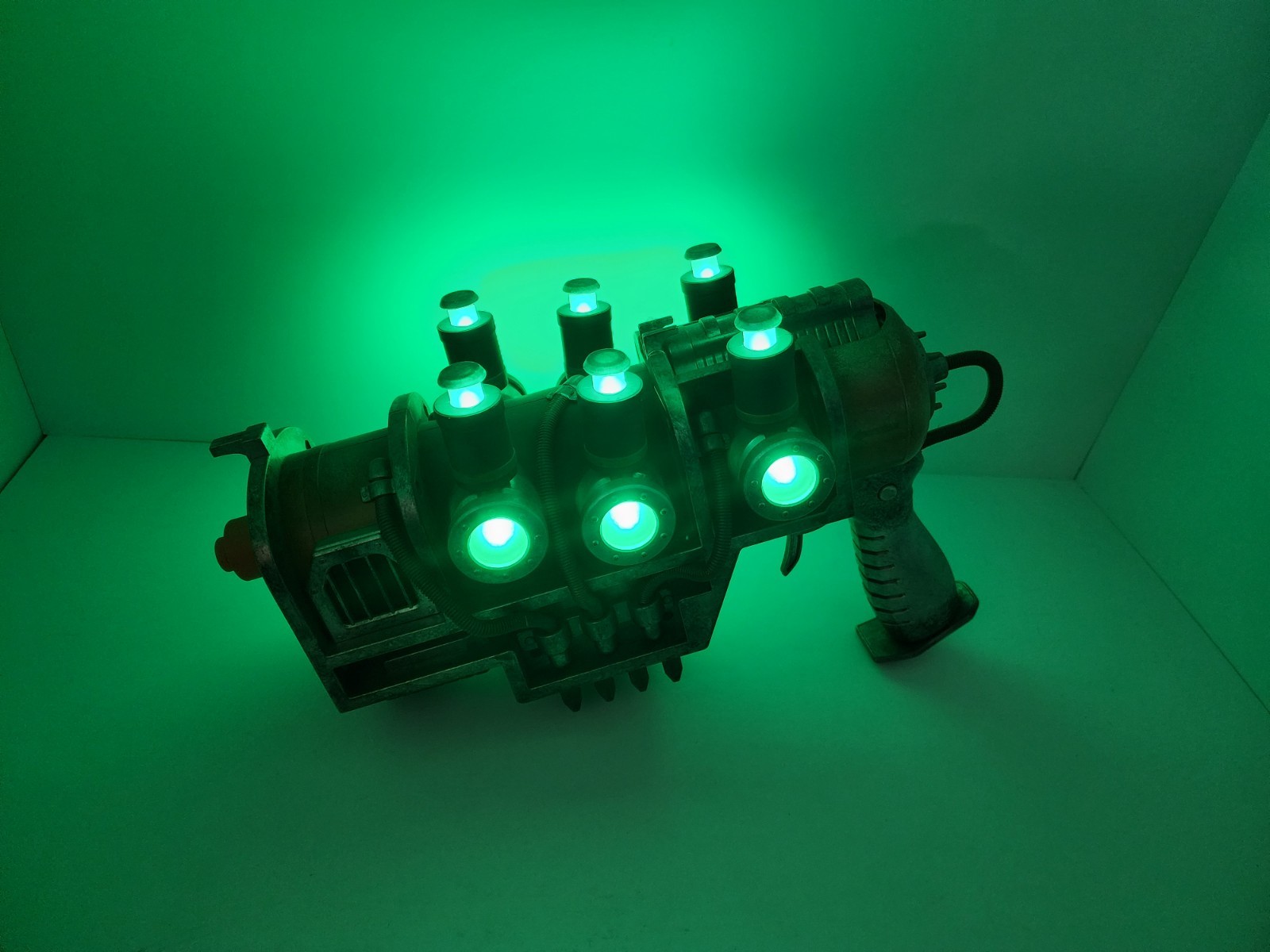 Fallout Replica Plasma Pistol Chronicle Collectibles Thinkgeek cosplay