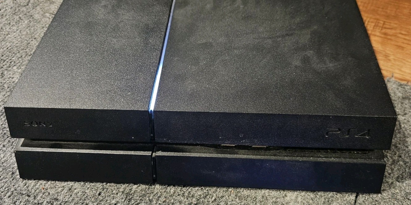 WORKING Sony Playstation 4 500GB PS4 FAT Console 2 Controllers 4 Games CUH-1215A