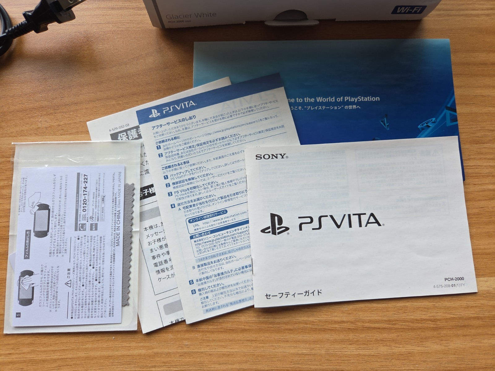 Sony PS Vita PCH-2000ZA22 1GB Handheld Console – Glacier White CIB US SELLER