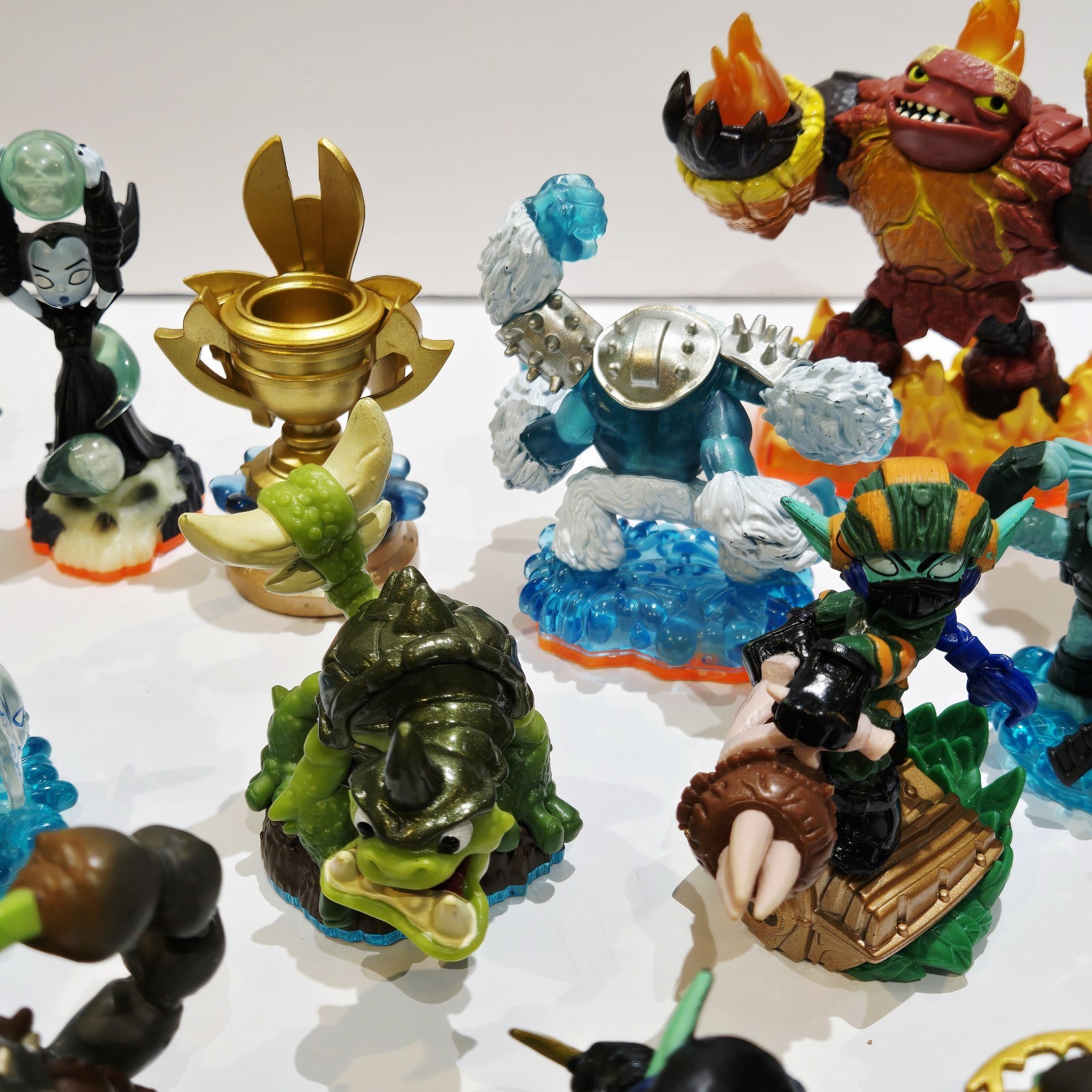 Skylanders Spyro’s Adventure & Giants Variety Lot Of 24 Figures Orange Blue Base