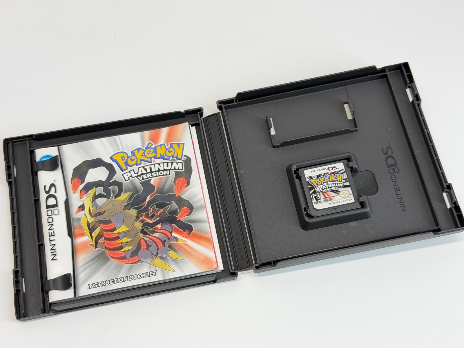 Pokemon Platinum Version (Nintendo DS) Complete w/Red Insert Authentic