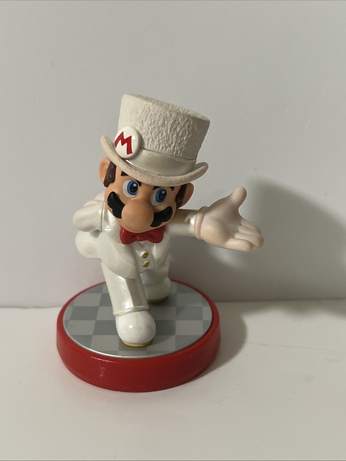 Nintendo Super Mario Odyssey Wedding Outfit amiibo NVL-001 389000ABATW5) Figure