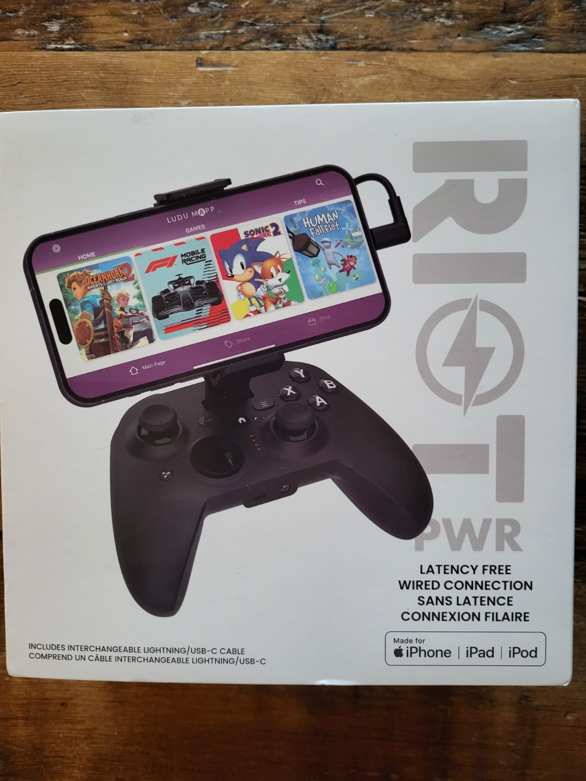RiotPWR Cloud Gaming Controller for iOS devices – Comes with Lightning and USB-C